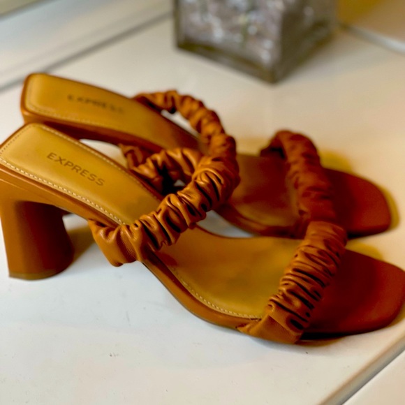 Express leather Sandals Size 9 like New Condition - Picture 8 of 8